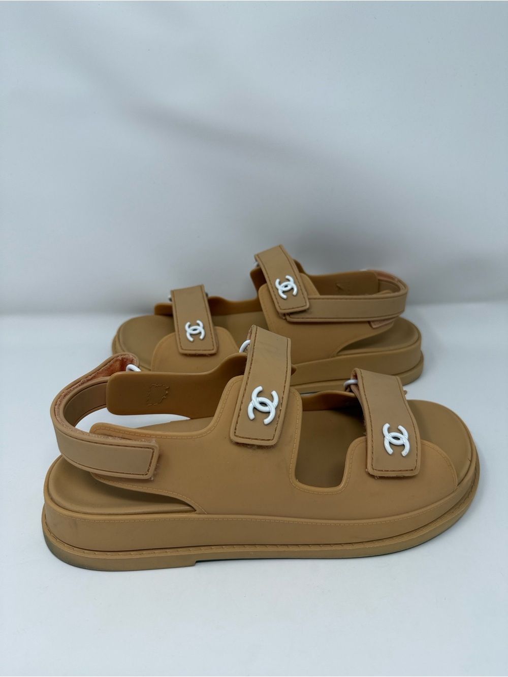 ❣️IF YOU KNOW YOU KNOW ❣️Beige/Tan Sandals with White Logo Accent